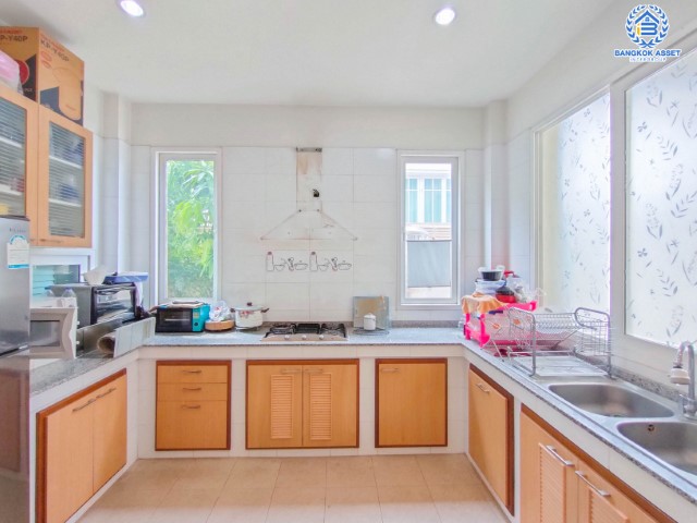 *****บ้านเดี่ยวมือสองย่านกรุงเทพฯ ม.เอ็นริช พาร์ค กาญจนาภิเษก เนื้อที่กว้างขวางมากถึง 118.30 ตร.ว. ฟังก์ชัน 4 ห้องนอน 4 ห้องน้ำ ที่จอดรถ 4 คัน บ้านสวย ทำเลดี พร้อมเข้าอยู่ บนทำเลแห่งการเดินทาง ใกล้รถไฟฟ้าสายสีน้ำเงิน "สถานีหลักสอง" และทางด่วน "ศรีรัช"